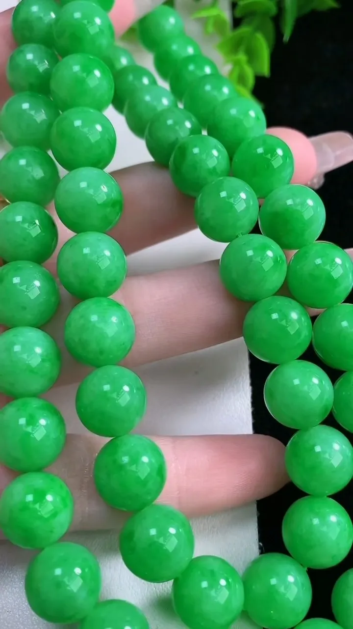 天然A货翡翠圆珠项链，尺寸11-54颗，重量:124.56g
1月27日