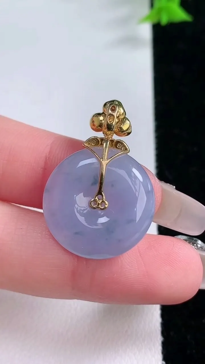 天然A货翡翠18K金紫罗兰平安扣吊坠，尺寸20-5，重量:5.14g
1月27日