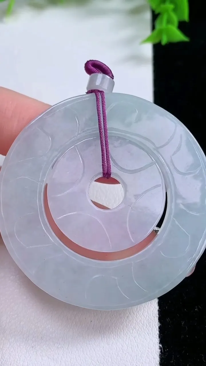 天然A货翡翠母子平安扣吊坠，尺寸52.2-3.7，重量:25.20g
1月27日