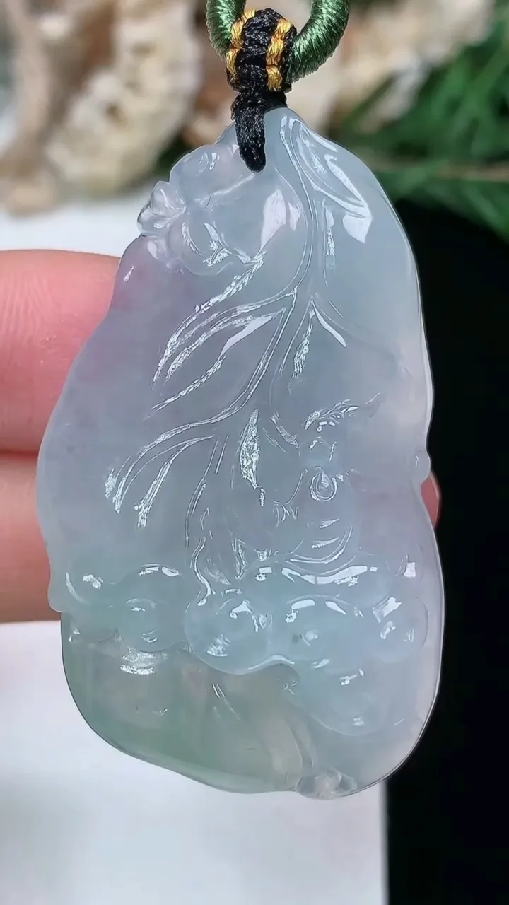 天然A货翡翠无相观音吊坠，尺寸42.9-25-9.2，重量:16.99g
1月27日