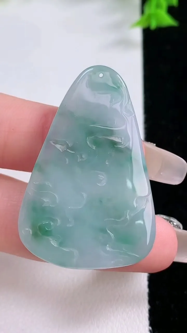 天然A货翡翠飘花阿弥陀佛吊坠，尺寸41.5-27.7-4.6，重量:9.43g
1月27日