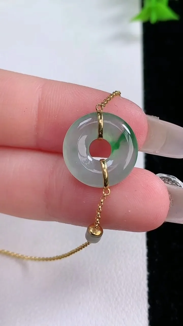 天然A货翡翠平安环手链，尺寸14.7-2.8，重量:1.86g
1月27日