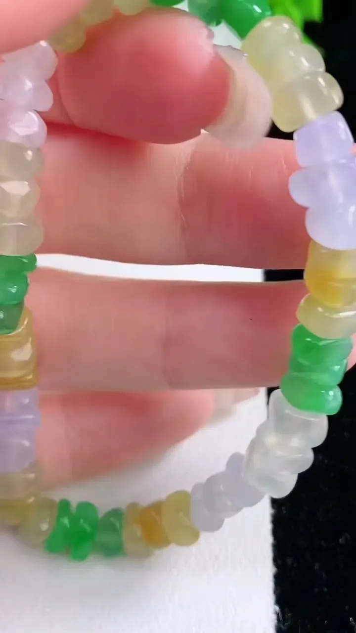 天然A货翡翠三彩原石手串，尺寸6.3-3.4颗，重量:15.75g1月27日
工厂直销收藏佳品,种好水足，色泽均匀，有种有色，上手高大气！