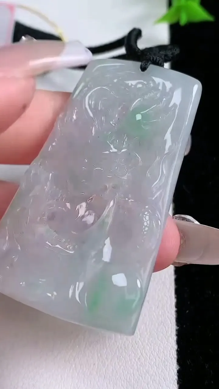 天然A货翡翠龙牌吊坠，尺寸52.5-30.3-5.3，重量:18.98g
1月27日