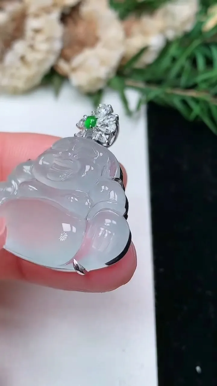 天然A货翡翠白冰佛公吊坠，尺寸22.6-31.9-7.3，重量:9.02g
1月27日