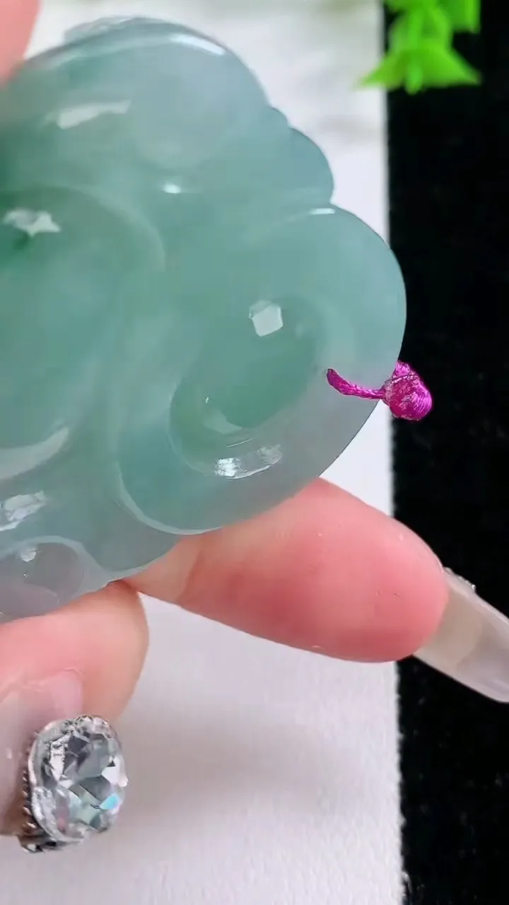 天然A货翡翠飘花佛公吊坠，尺寸41.5-46-13，重量:37.14g
1月27日