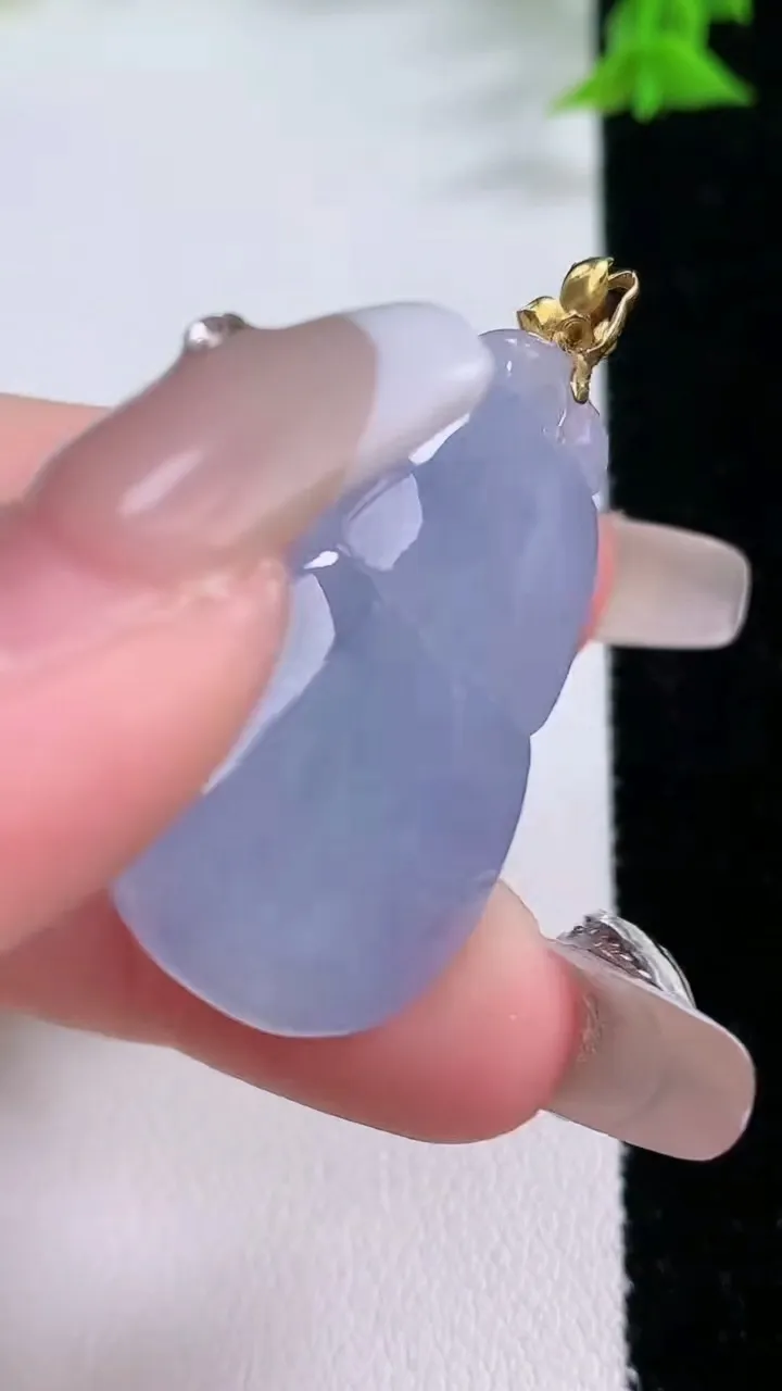 天然A货翡翠18K金紫罗兰葫芦吊坠，尺寸35.3-21.4-13，重量:14.77g
1月27日