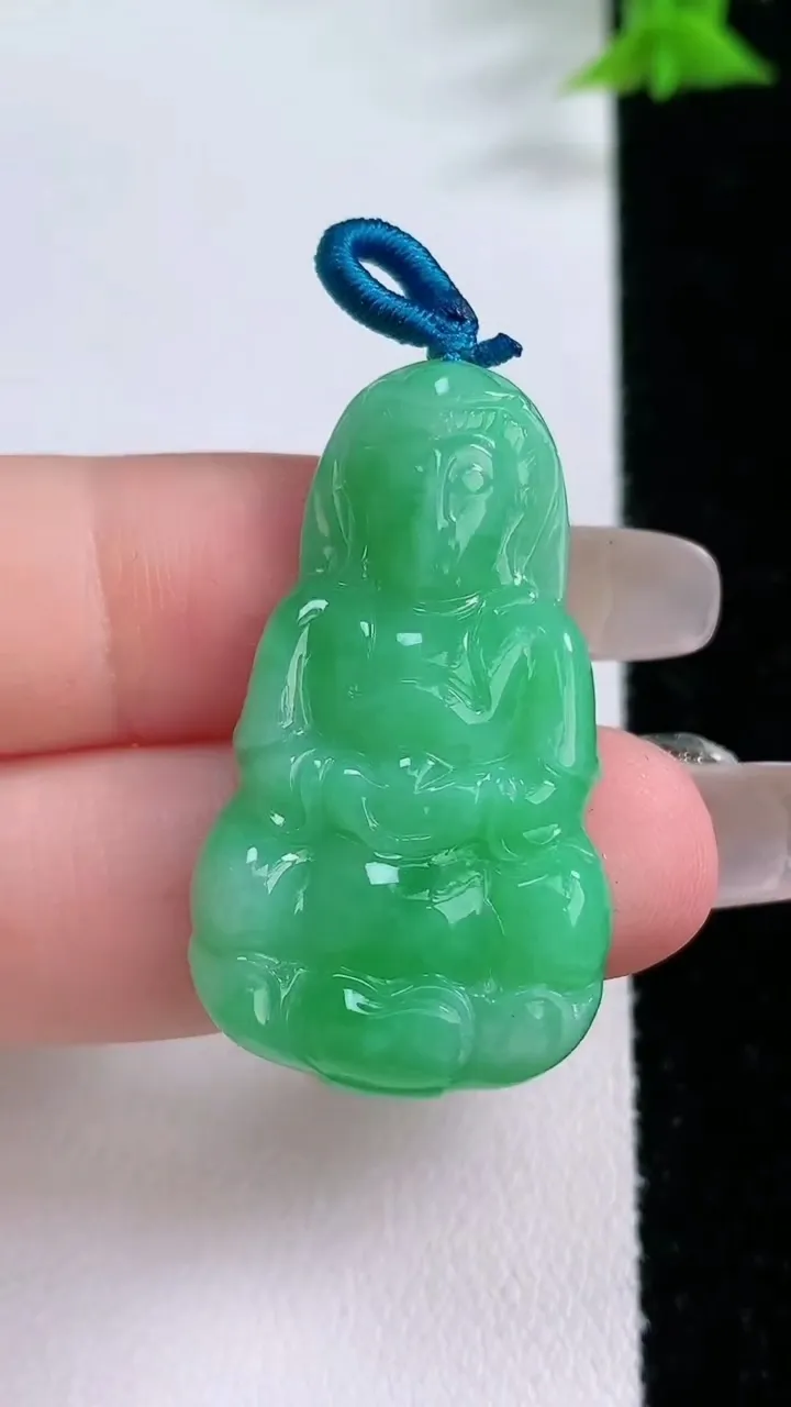 天然A货翡翠观音菩萨吊坠，尺寸35.8-20-4.8，重量:7.38g
1月27日