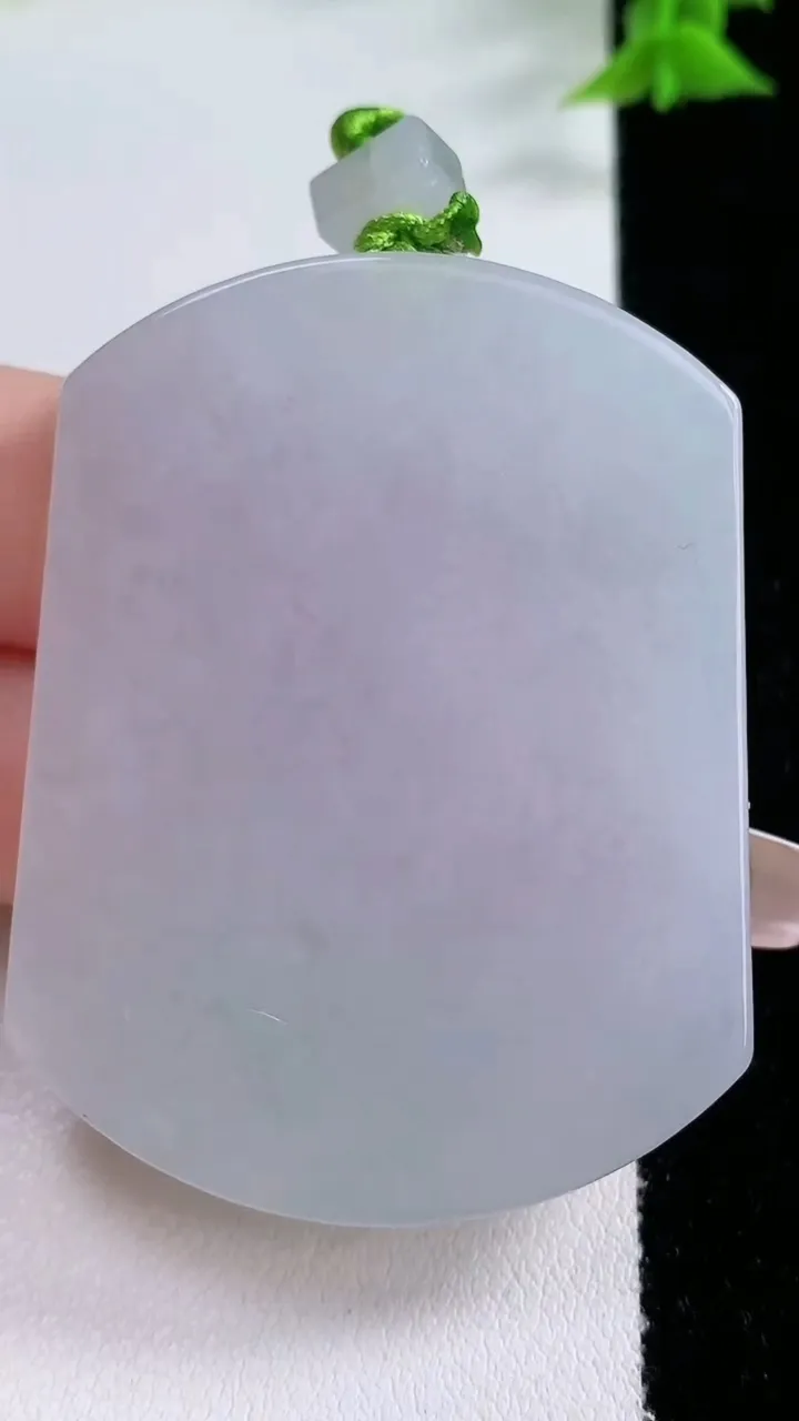 天然A货翡翠无事牌吊坠，尺寸53-40.3-5，重量:32.71g
1月27日