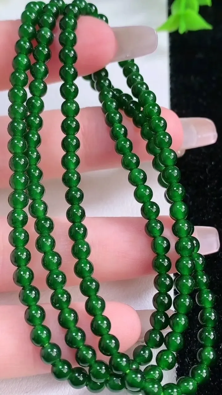 天然A货翡翠小米珠项链，尺寸4-150颗，重量:16.07g1月27日
工厂直销收藏佳品,种好水足，色泽均匀，有种有色，上手高大气！