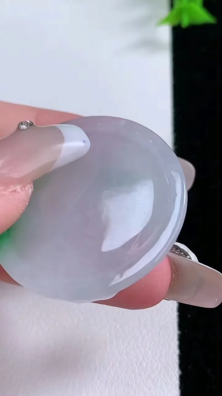 天然A货翡翠阿弥陀佛吊坠，尺寸34.3-3.9，重量:10.38g
1月27日