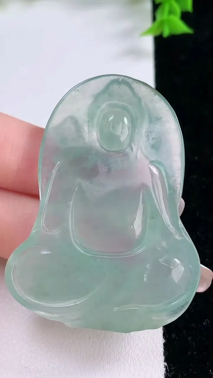 天然A货翡翠大势至菩萨吊坠，尺寸54.6-40-5.2，重量:23.14g
1月27日