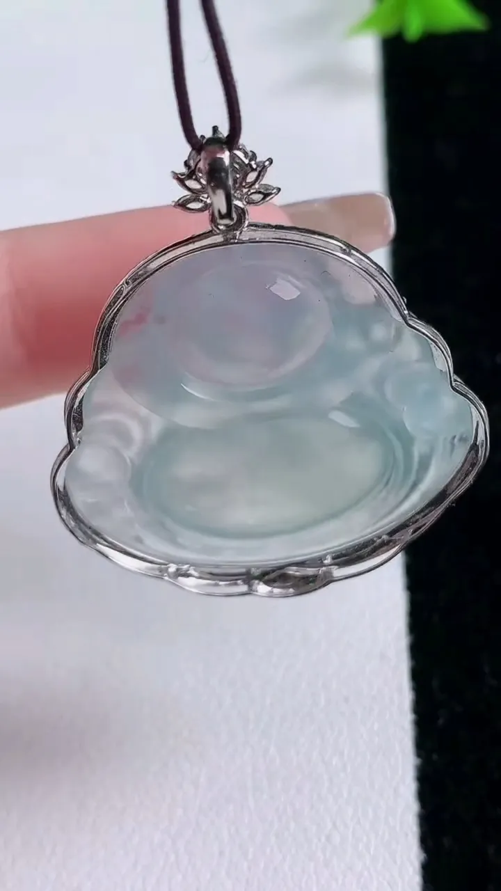 天然A货翡翠佛公吊坠，尺寸38-33-7.7，裸石28.8-31.6重量:10.06g
1月27日