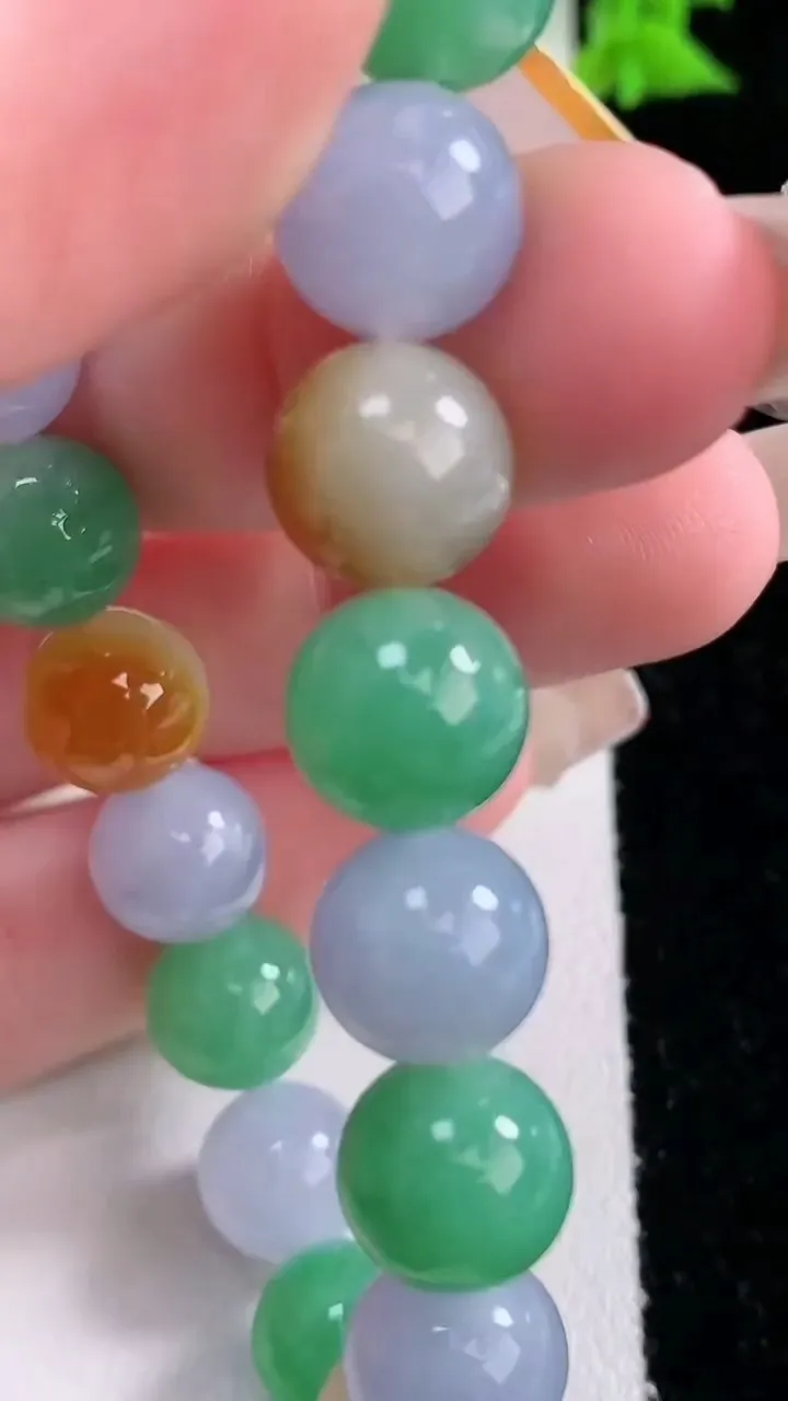 天然A货翡翠三彩圆珠手串，尺寸10-19颗，重量:33.13g1月27日
工厂直销收藏佳品,种好水足，色泽均匀，有种有色，上手高大气！