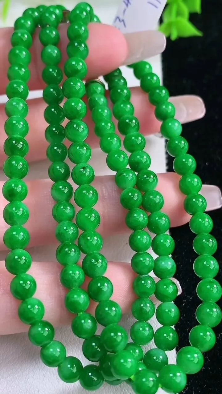 天然A货翡翠圆珠项链，尺寸5.3-118颗重量:27.10g
1月27日