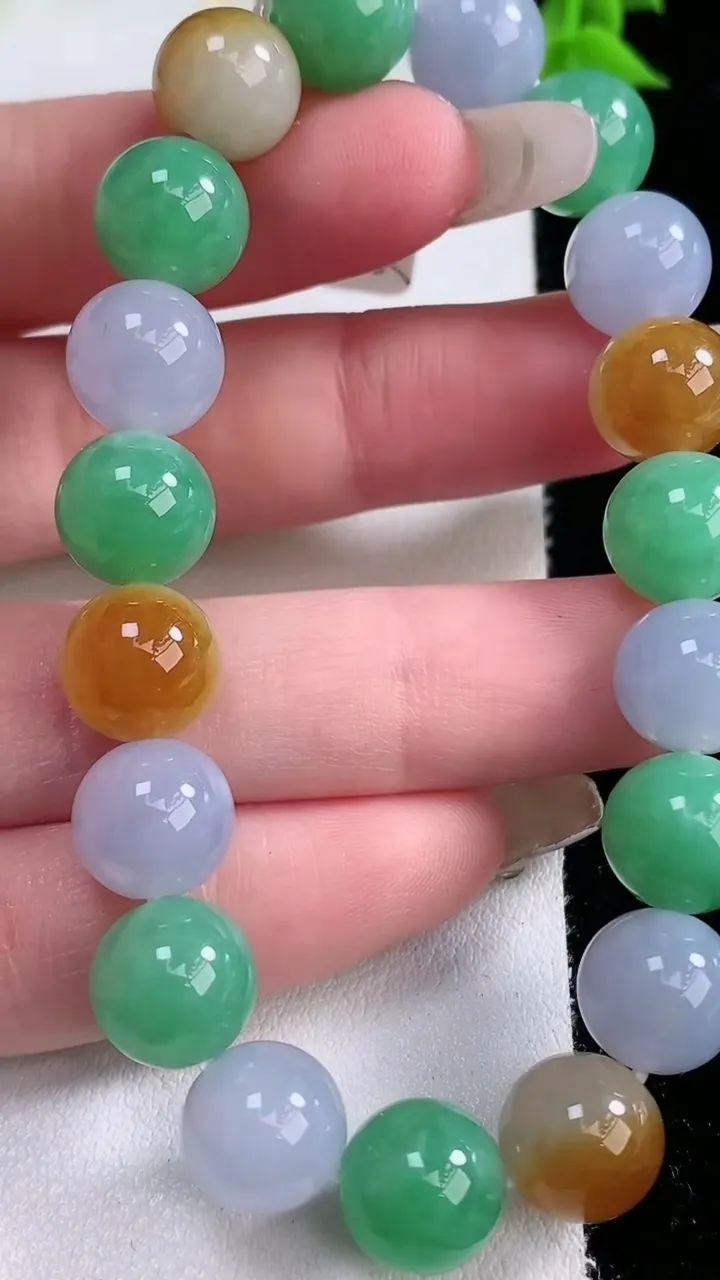 天然A货翡翠三彩圆珠手串，尺寸10-19颗，重量:33.13g1月27日
工厂直销收藏佳品,种好水足，色泽均匀，有种有色，上手高大气！