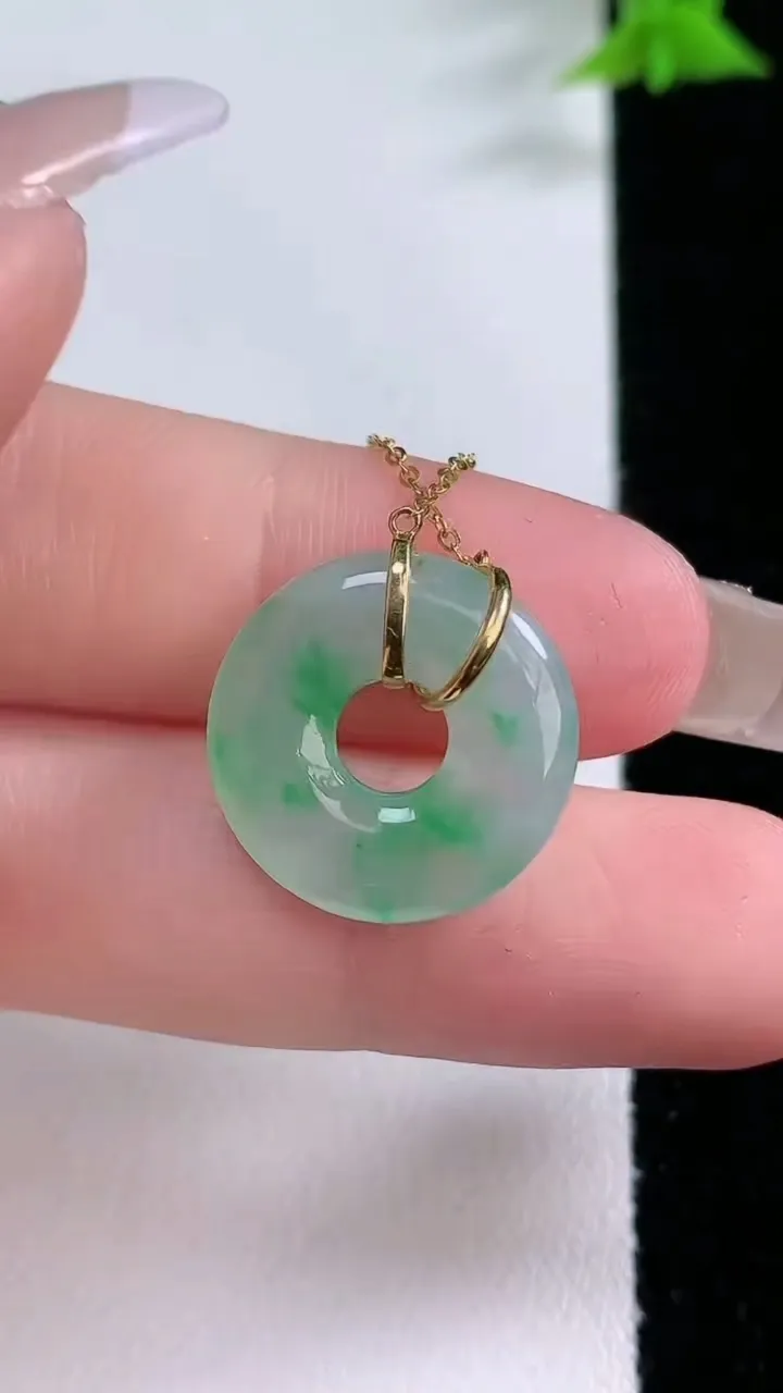 天然A货翡翠平安环吊坠，尺寸17.2-3.3，重量:3.29g
1月27日