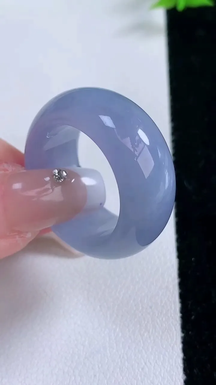 天然A货翡翠紫罗兰指环扳指，尺寸20.2-11.8-5，重量:14.38g2026年1月27日
工厂