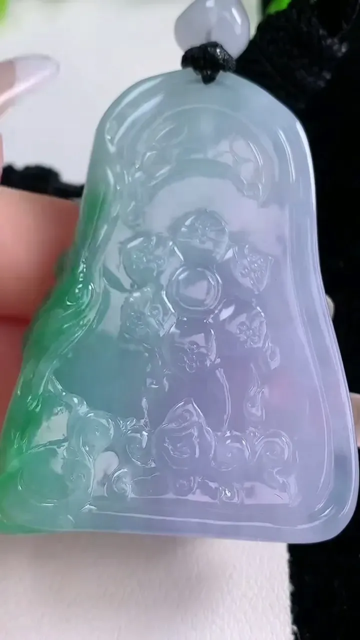 天然A货翡翠春带彩紫罗兰大势至菩萨吊坠，尺寸56-41-11，重量:48.26g
1月27日