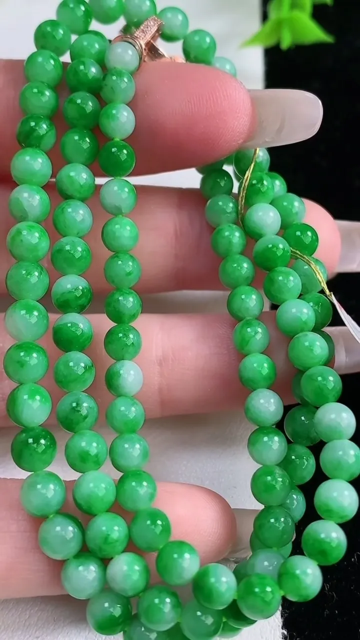 天然A货翡翠圆珠项链，尺寸5-109颗，重量:25.03g1月27日
工厂直销收藏佳品,种好水足，色泽均匀，有种有色，上手高大气！