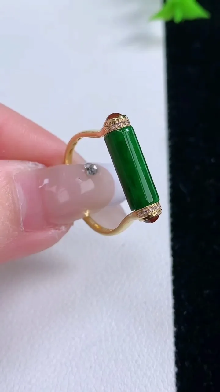 天然A货翡翠路路通戒指，尺寸17.7-4.5，重量:2.71g2026年1月27日
工厂直销收藏佳品