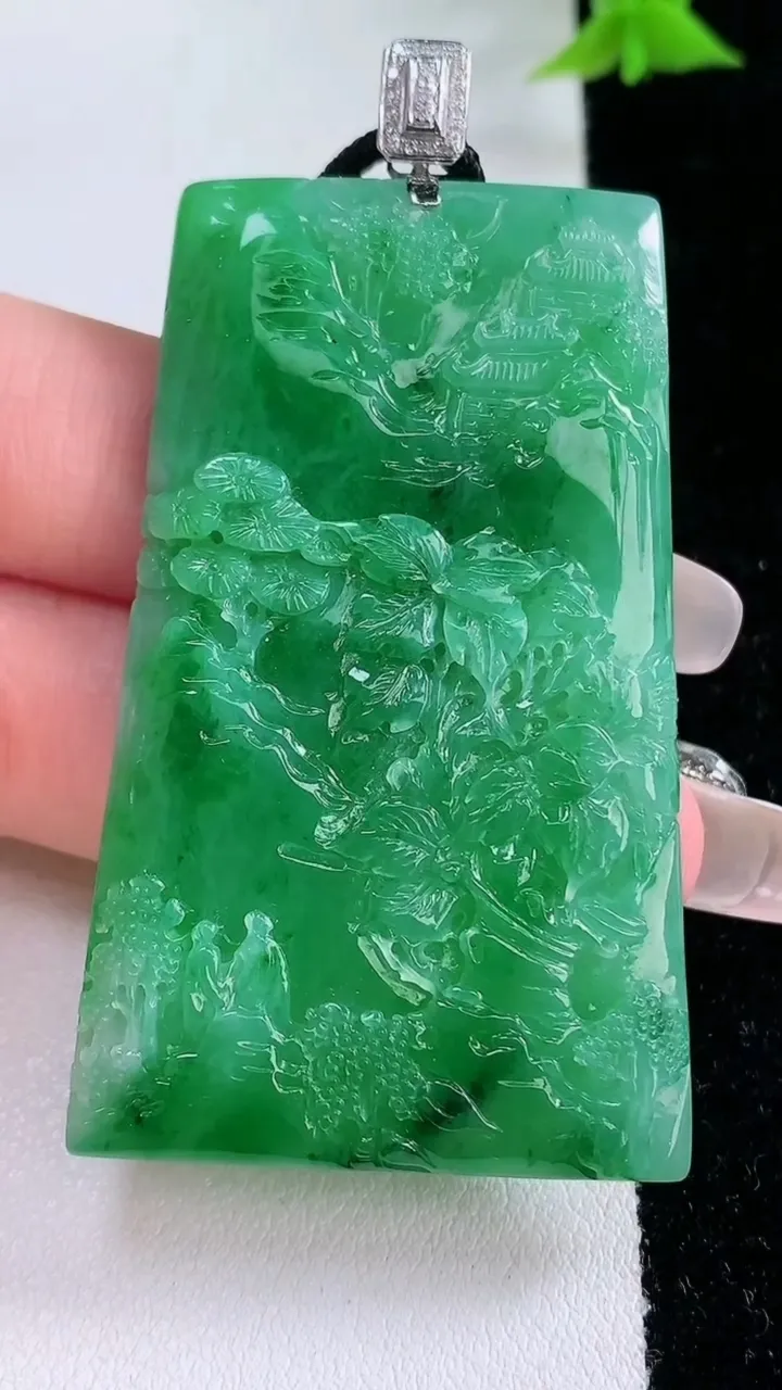 天然A货翡翠山水牌吊坠，尺寸56.2-32.3-5.7，重量:31.82g
1月27日