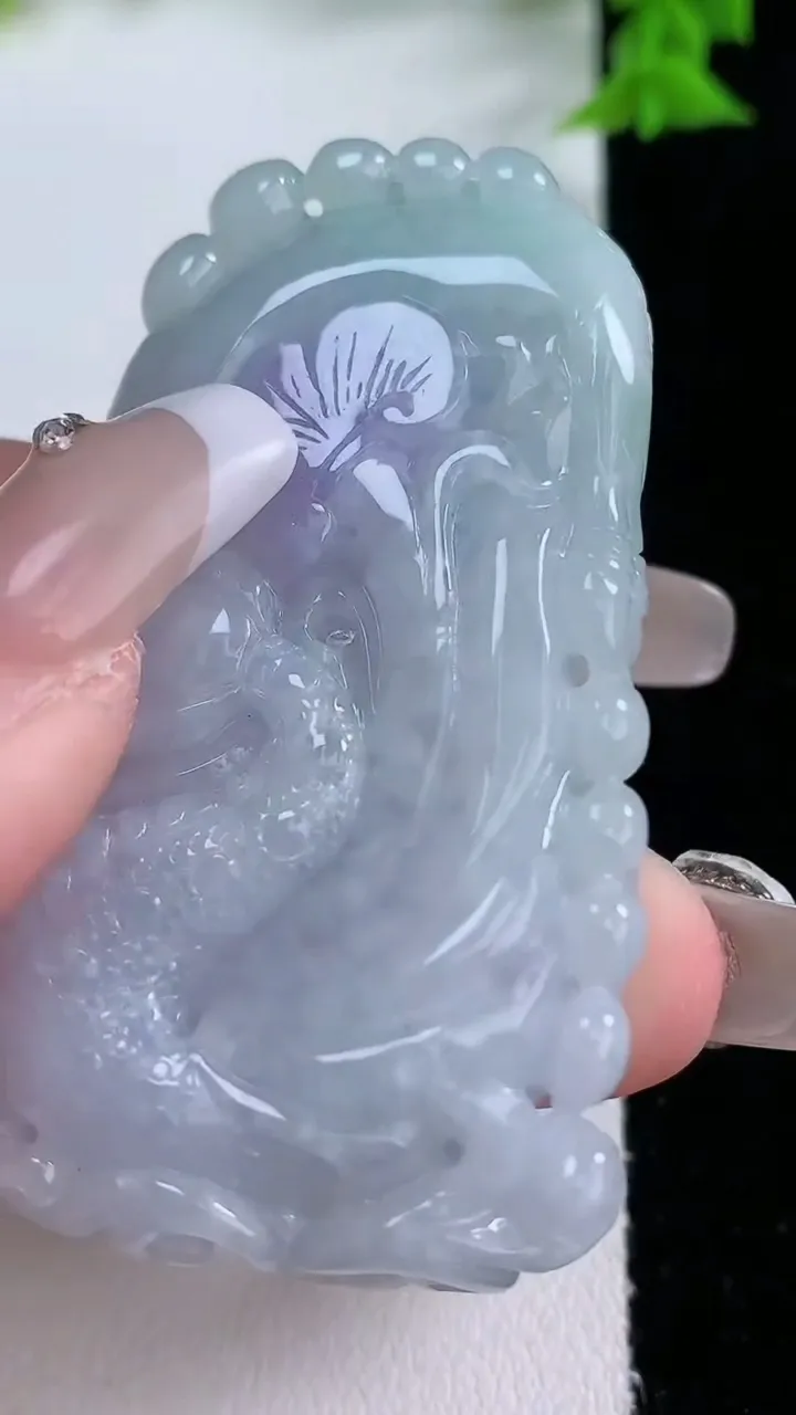 天然A货翡翠紫罗兰龙牌吊坠，尺寸57.5-32.8-12，重量:46.07g
1月27日