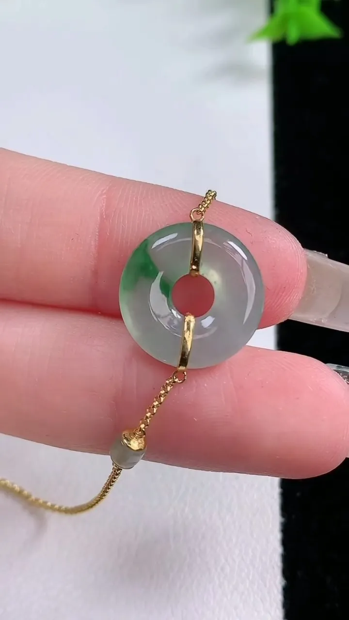 天然A货翡翠平安环手链，尺寸14.7-2.8，重量:1.86g
1月27日