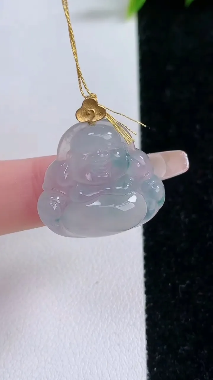 天然A货翡翠种飘花佛公吊坠，尺寸21.7-23.2-6，重量:5.18g
1月28日