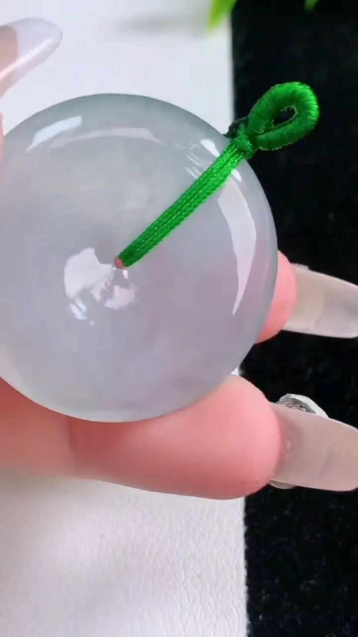 天然A货翡翠平安扣吊坠，尺寸33.4-4.8，重量:13.38g
1月28日