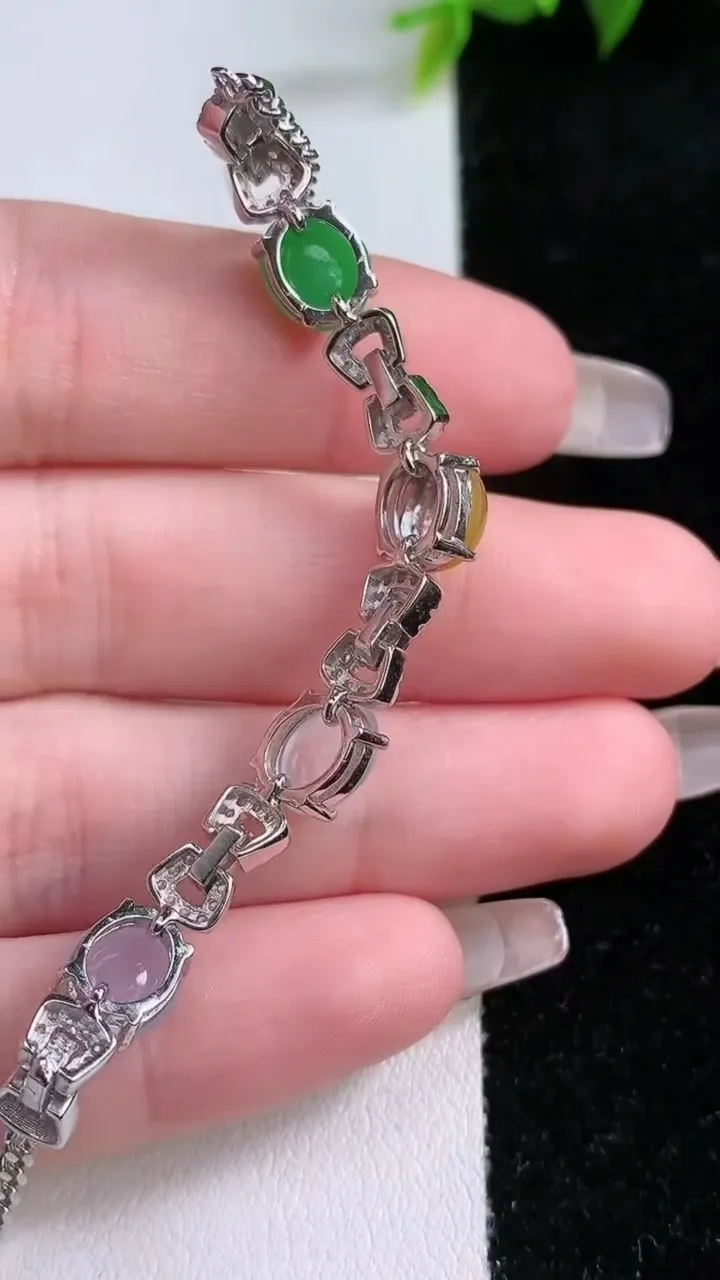 天然A货翡翠蛋面手链，尺寸7.5-6.2，重量:6.73g
1月28日