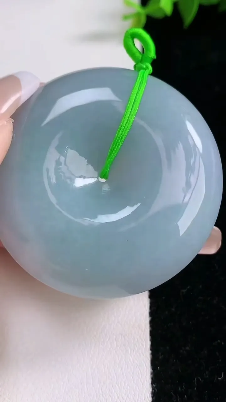 天然A货翡翠紫罗兰平安扣吊坠，尺寸49.2-12.5，重量:62.59g
1月28日