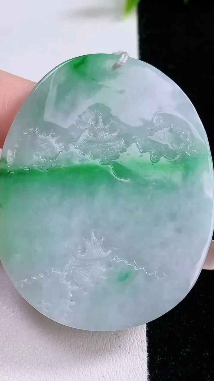 天然A货翡翠山水牌吊坠，尺寸55.5-44.2-5.3，重量:28.84g
1月28日