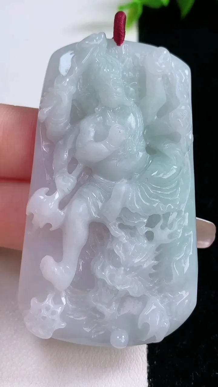 天然A货翡翠御龙不动明王吊坠，尺寸63.4-35.4-9.6，重量39.15g
1月28日