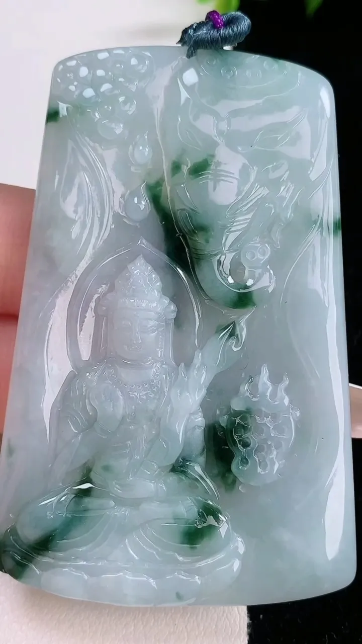 天然A货翡翠飘花普贤菩萨吊坠，尺寸65.7-41.5-4，重量:29.43g
1月28日