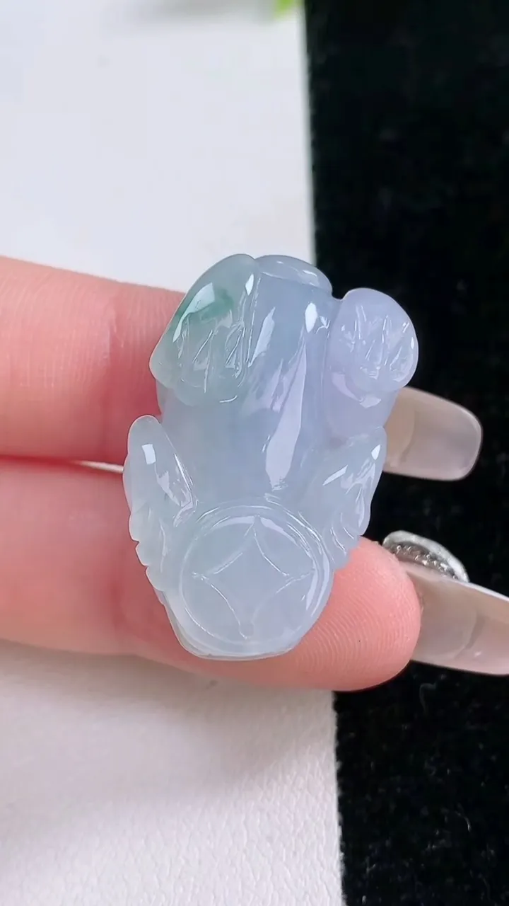 天然A货翡翠飘花貔貅吊坠，尺寸31-18.7-9.7，重量:12.85g
1月28日