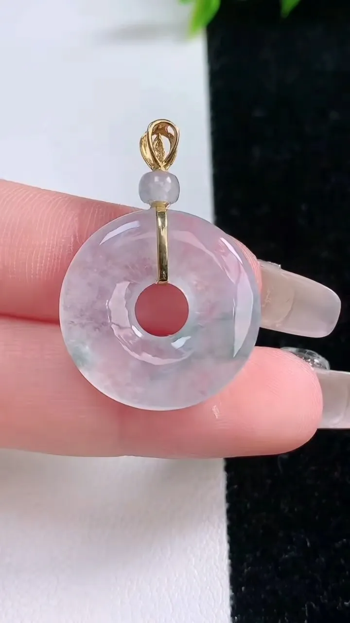 天然A货翡翠种飘花平安环吊坠，尺寸22.7-3，重量:4.16g
1月28日