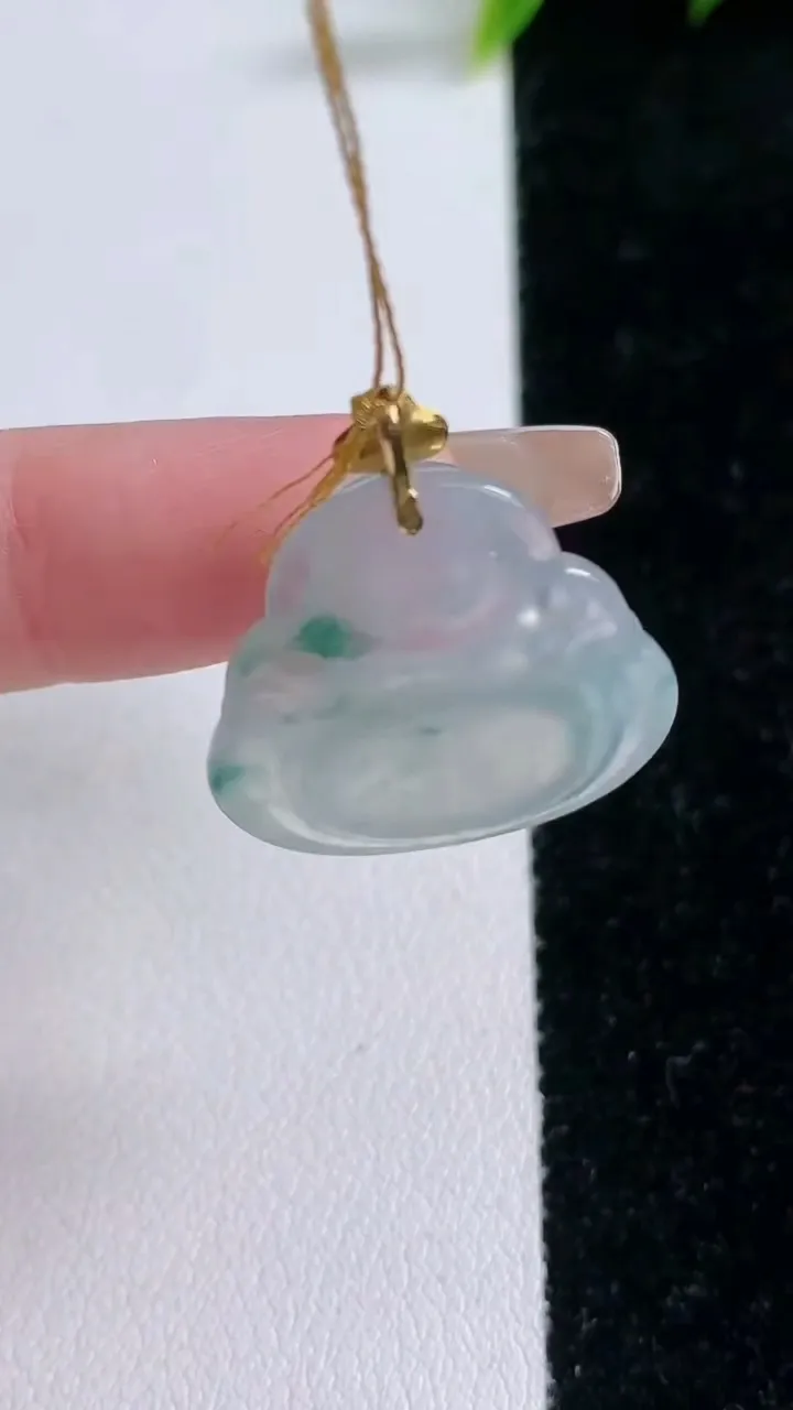 天然A货翡翠种飘花佛公吊坠，尺寸21.7-23.2-6，重量:5.18g
1月28日