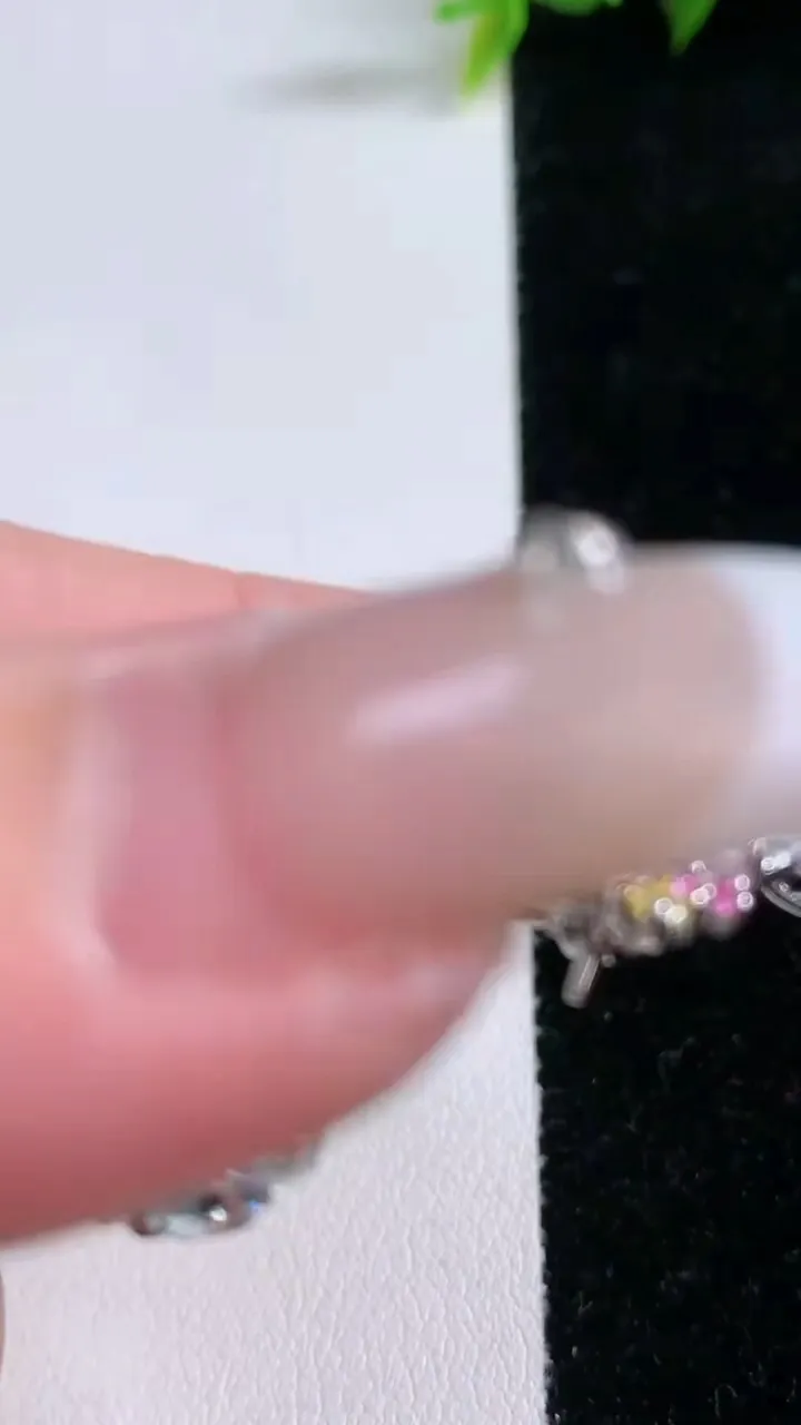 天然A货翡翠蝴蝶胸针，尺寸3.7，重量:13.17g
1月28日