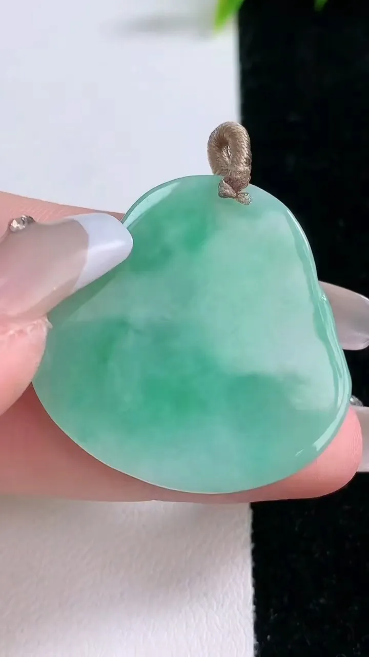 天然A货翡翠佛公吊坠，尺寸33-33.6-4.3，重量:9.03g
1月28日