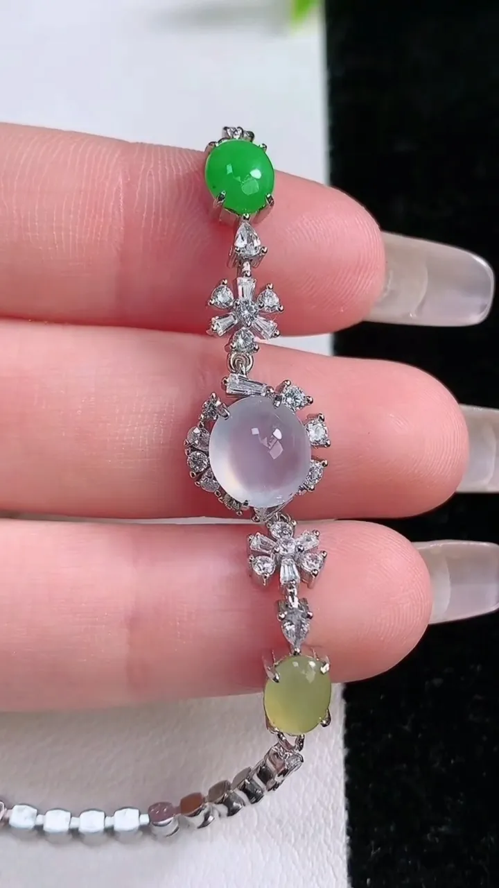 天然A货翡翠蛋面手链，尺寸8-7.2，重量:5.46g
1月28日