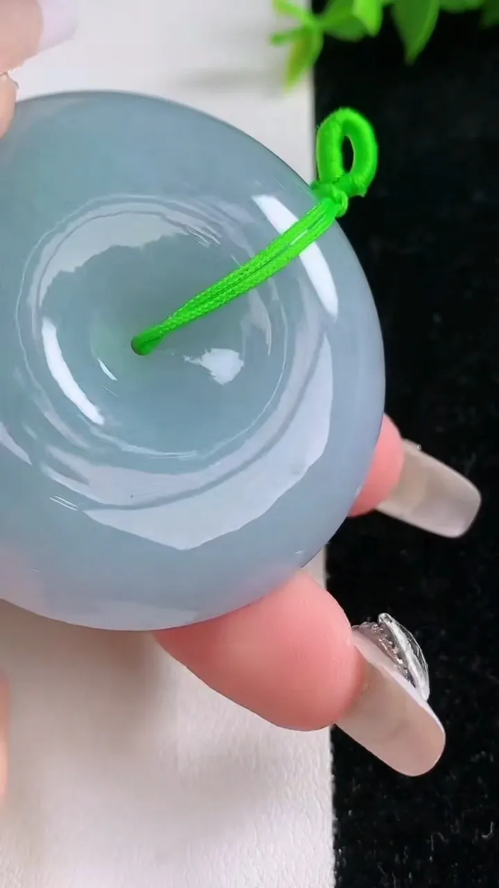 天然A货翡翠紫罗兰平安扣吊坠，尺寸49.2-12.5，重量:62.59g
1月28日