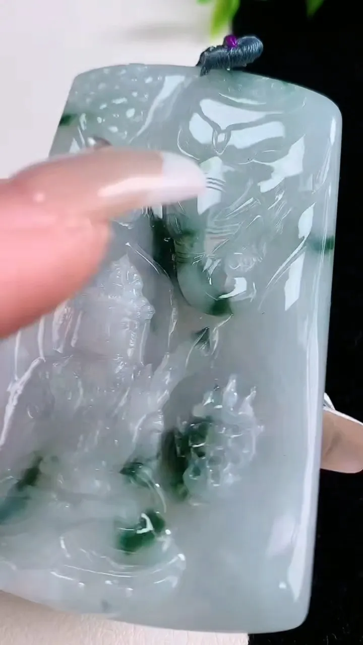 天然A货翡翠飘花普贤菩萨吊坠，尺寸65.7-41.5-4，重量:29.43g
1月28日