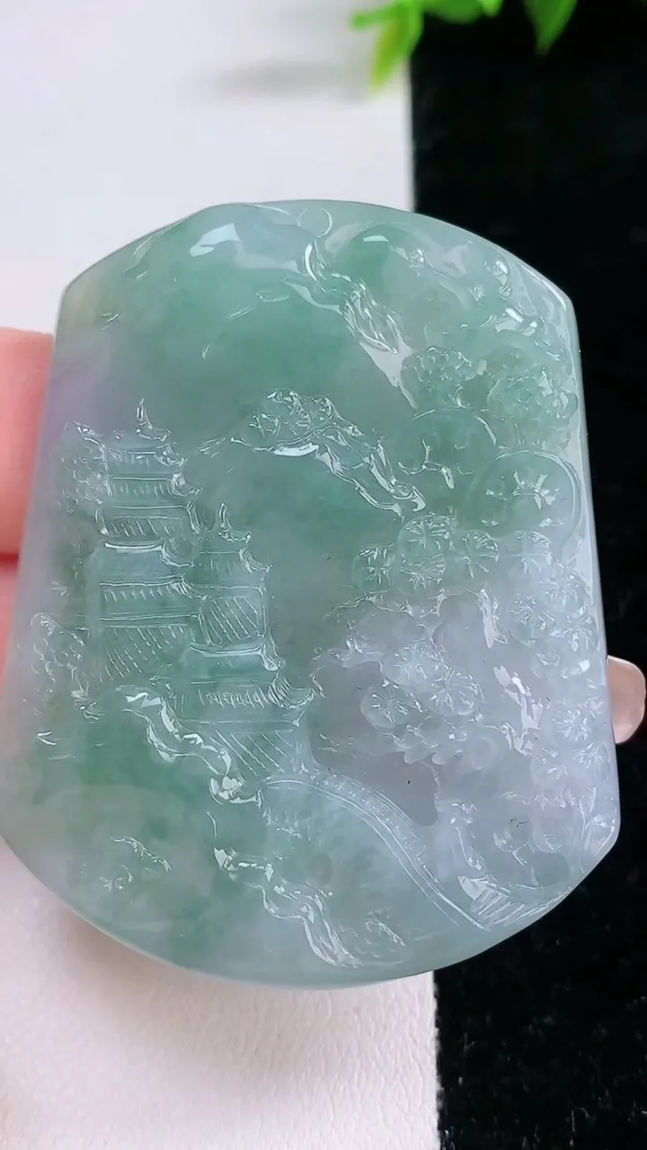 天然A货翡翠山水牌吊坠，尺寸53-43.2-5.3，重量:28.50g
1月28日