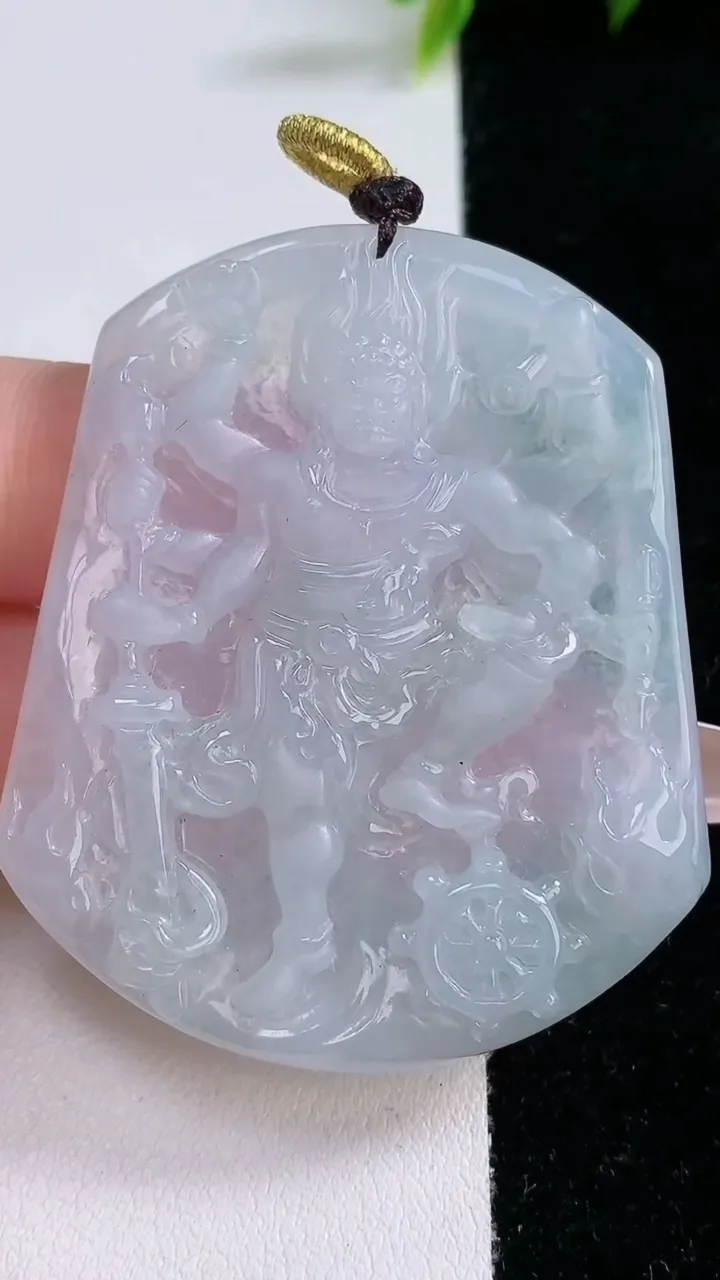 天然A货翡翠不动明王吊坠，尺寸52.7-43.8-4.8，重量:22.19g
1月28日