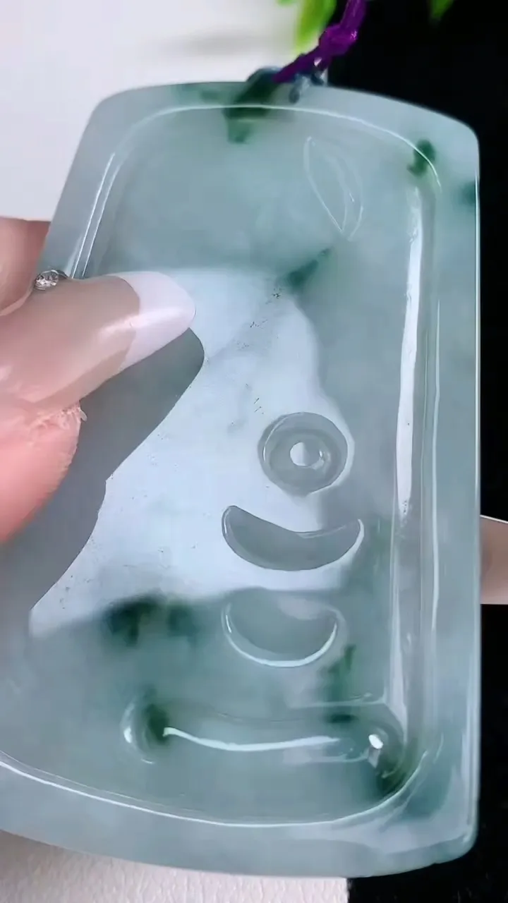 天然A货翡翠飘花普贤菩萨吊坠，尺寸65.7-41.5-4，重量:29.43g
1月28日