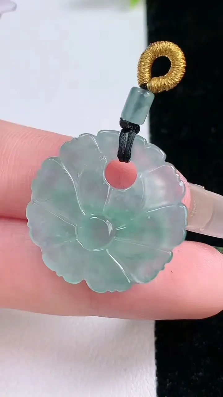 天然A货翡翠和和美美 荷花吊坠，尺寸24-25-5，重量:6.09g
1月28日