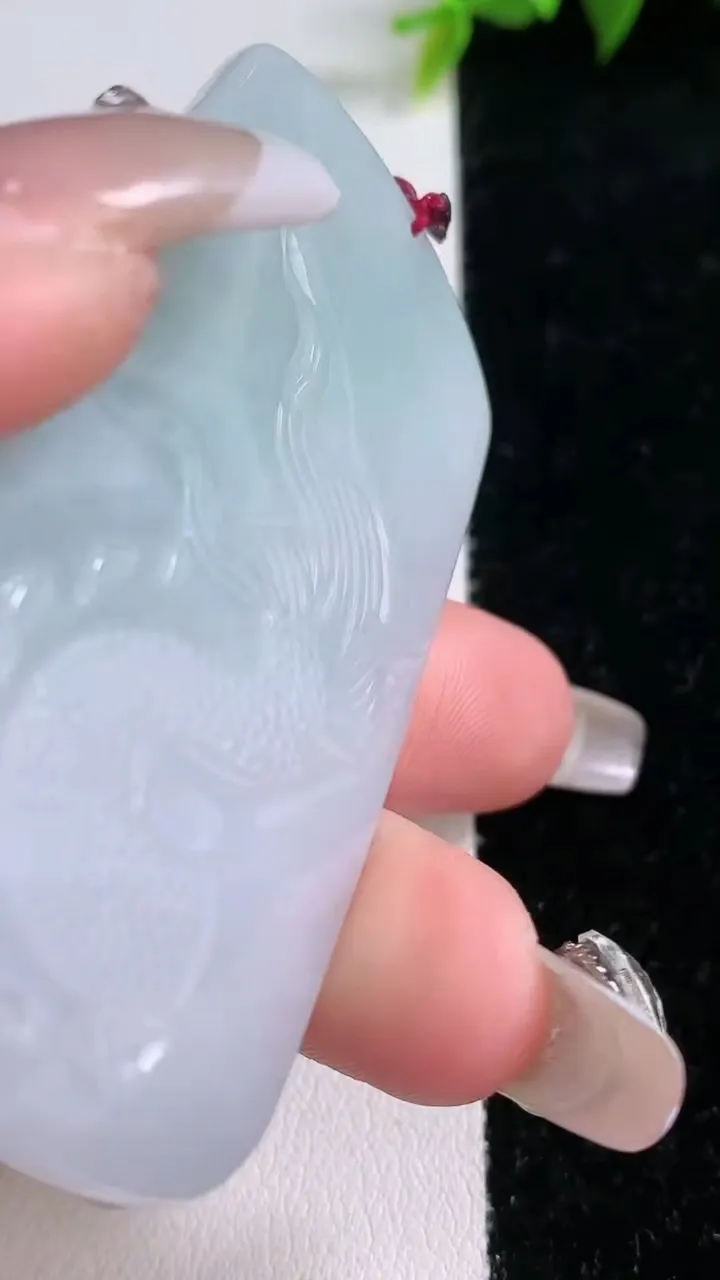 天然A货翡翠御龙不动明王吊坠，尺寸63.4-35.4-9.6，重量39.15g
1月28日