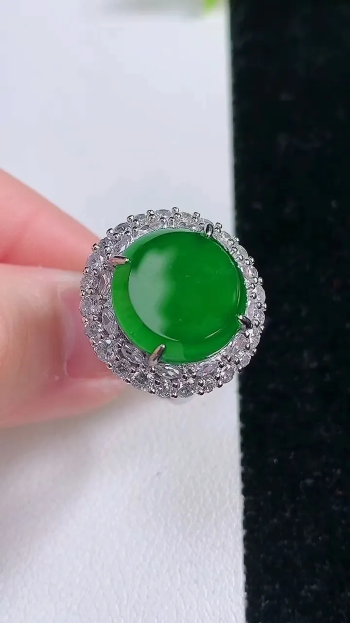 天然A货翡翠无事牌戒指，尺寸13.8-9，重量:5.90g2026年1月28日
工厂直销收藏佳品,种