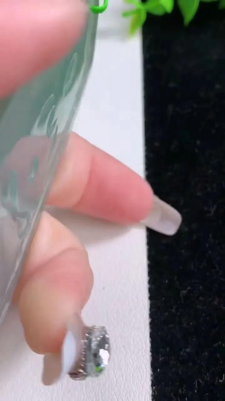 天然A货翡翠文殊菩萨吊坠，尺寸74.8-53-5.2，重量:47.49g
1月28日